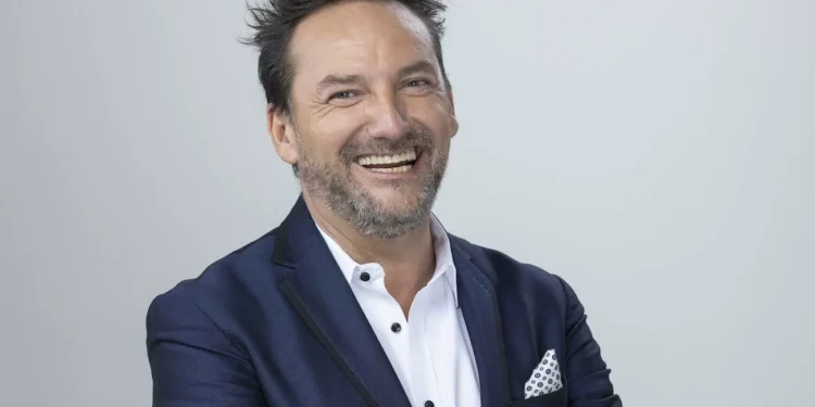 Daniel Fuenzalida celebra nominación a los Premios Martín Fierro Latino 2024