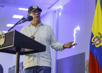 Petro llegó a Montevideo para laurear a Mujica y se reunirá con Lacalle Pou y Orsi