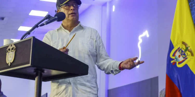 Petro llegó a Montevideo para laurear a Mujica y se reunirá con Lacalle Pou y Orsi