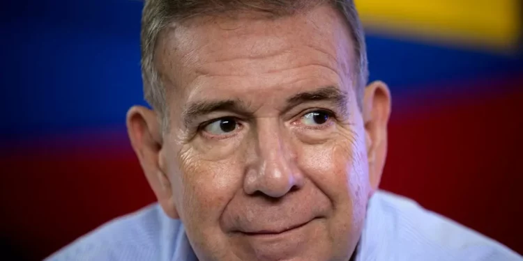 Edmundo González Urrutia viaja a Argentina entretanto Venezuela ofrece USD 100.000 por su captura