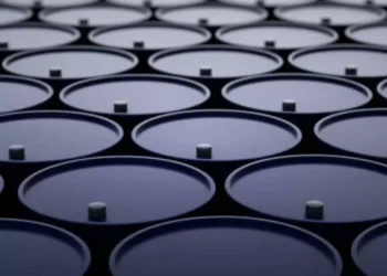 Petróleo se encarece ante debilidad del dólar y dudas por aprovisionamiento en Rusia e Irán