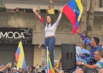 María Corina Machado reaparece en una protesta en Caracas