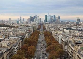 “La : Motor del Desarrollo y Progreso Social”