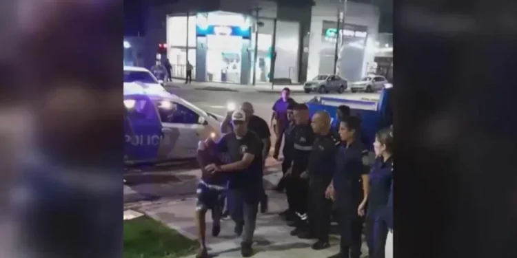 Murió pincho niña de siete años en Argentina; delincuentes robaron el auto con ella dentro