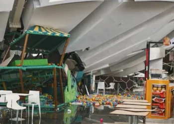 Cuatro muertos y 78 heridos tras el desplome de un techo de un núcleo comercial en Perú