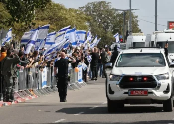 Hamás anuncia que entregó a Israel los cuerpos de cuatro rehenes, incluidos los niños de la clan Bibas