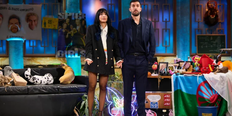 El momentazo de Aitana y David Broncano en ‘La curva’: El presentador se anima a bailar como la cantante