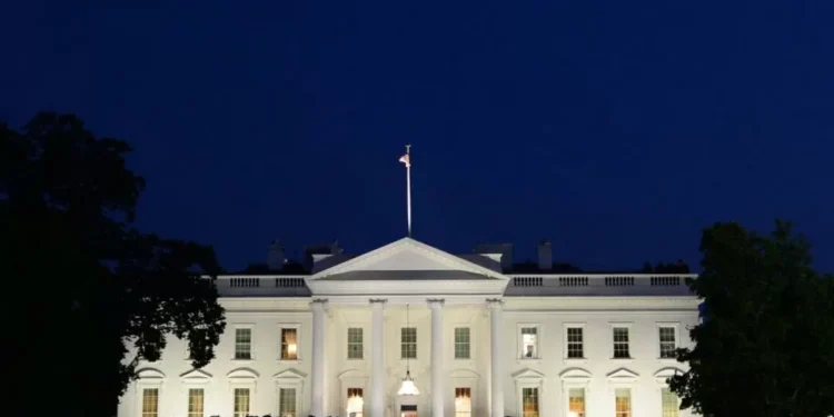 Casa Blanca impone nuevas reglas a medios y acordará qué reporteros preguntan a Trump