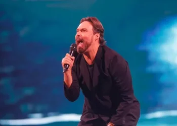 Rotundo fracaso de comediante George Harris en Festival de Viña / Programación de hoy