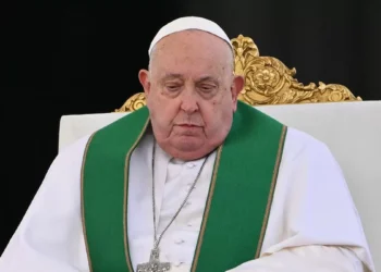 El papa Francisco continúa en estamento “crítico”y recibiendo oxígeno, anuncia el Vaticano