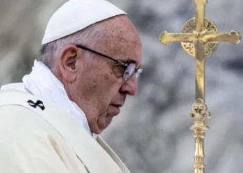 ‘Su humor es bueno’: Vaticano actualiza estado de salud del papa Francisco