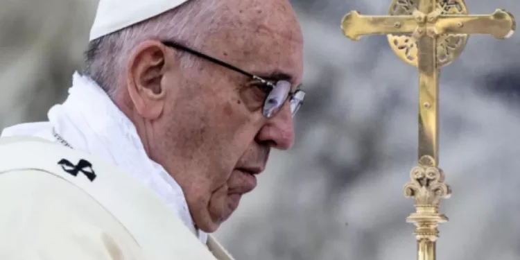 ‘Su humor es bueno’: Vaticano actualiza estado de salud del papa Francisco