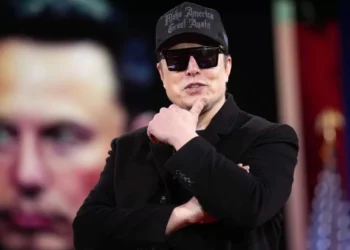 Musk asegura que empleados federales deberán rendir cuentas de su brega o renunciar