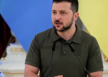 Zelenski afirma que desistirá como presidente si Ucrania entra a la Otán