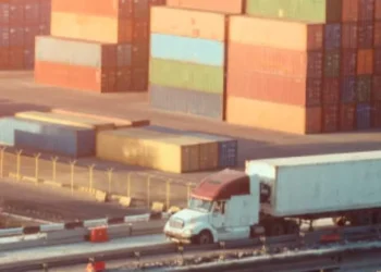 Cae la confianza de los consumidores en EE. UU. anta posible impacto de aranceles