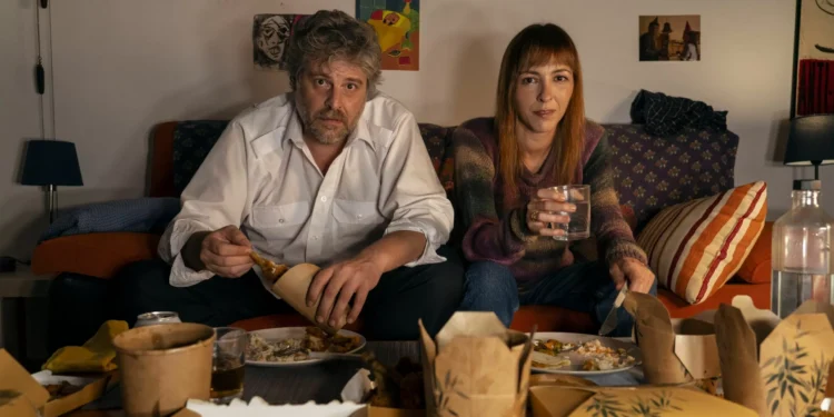 La serie de comedia de Movistar Plus+ con un ánimo más ácido aún que ‘La que se avecina’ prepara su temporada 2