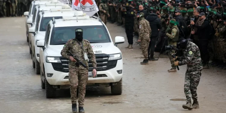 Hamás entrega a la Cruz Roja cuatro cuerpos de rehenes