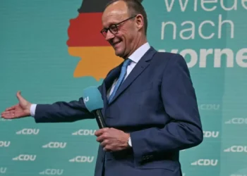 Conservadores ganan elecciones legislativas en Alemania, según sondeos a jeta de urna