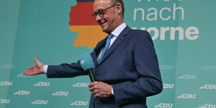 Conservadores ganan elecciones legislativas en Alemania, según sondeos a jeta de urna