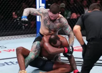 Sean Brady somete a arrogante Edwards y arruina la fiesta en el UFC Londres