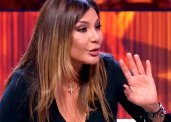 Bea Archidona obligada a convencer a Ivonne Reyes, a punto de entregarse ‘De viernes’ en pleno directo: “Esto no es lo hablado”