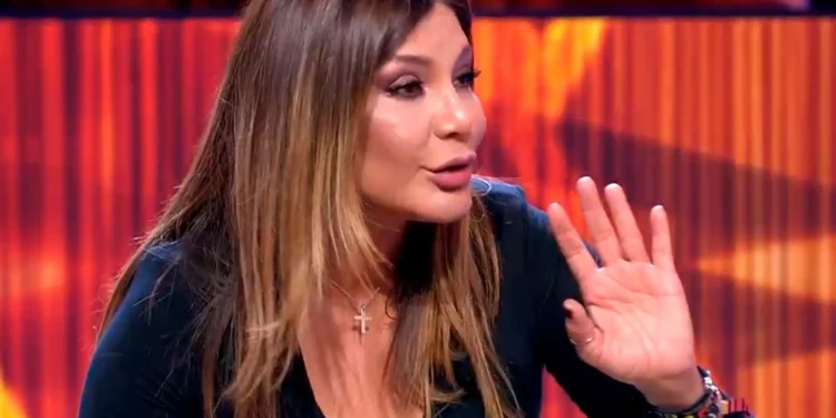 Bea Archidona obligada a convencer a Ivonne Reyes, a punto de entregarse ‘De viernes’ en pleno directo: “Esto no es lo hablado”