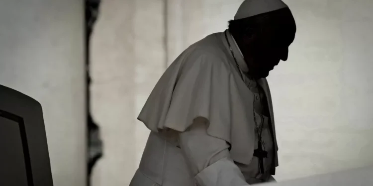 El papa Francisco da las gracias a los médicos tras alentador parte sobre su salubridad