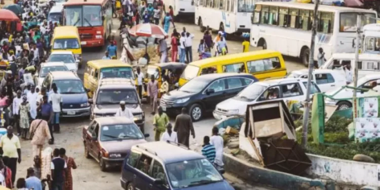 ‘Marqué a mis hijos con cremas aclarantes’: la golpe de decoloración en Nigeria