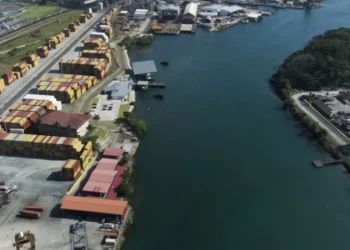 Estadounidense BlackRock busca comprar puertos en Panamá