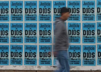 El médico que intentó reanimar a Maradona dijo que había muerto hacía “una o dos horas”