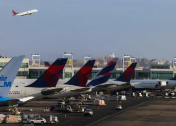 Estados Unidos considera pincho nueva prohibición de viajes que afectaría a 43 países