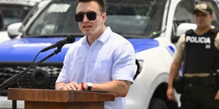 Dólar es ratificado como moneda única en Ecuador por el presidente