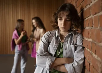 “Adolescencia”: Una Miniserie que Aborda la Salud Mental Juvenil en la periodo Contemporánea