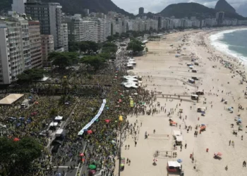 Bolsonaro, que enfrenta juicio por presunto intento de entrada de Estado, moviliza a sus seguidores en Copacabana
