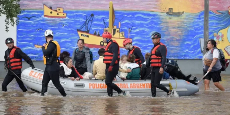 Al excepto 15 personas murieron y dos menores están desaparecidas tras inundaciones por lluvias en Bahía Blanca