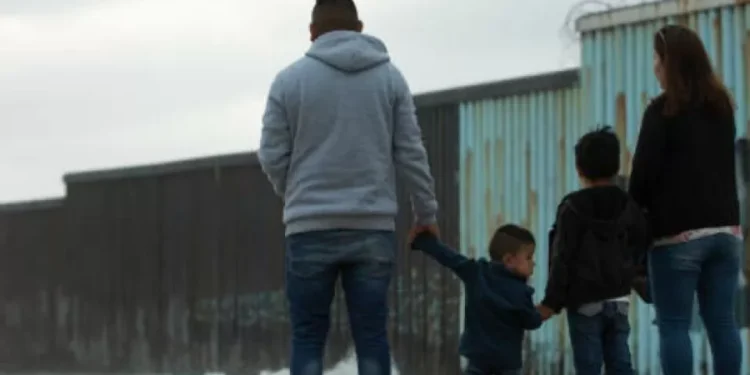 Medio millón de migrantes afectados: beneficios de ‘parole filántropo’ que quitó Trump