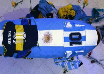 Detienen por falso testimonio a testigo en querella por la muerte de Maradona en Argentina