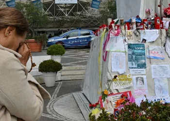 El papa recibe tratamiento de fisioterapia tras pasar otra noche “tranquila” en el clínica