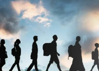 Más allá de las fronteras: cómo la migración a EE. UU. impacta la economía latina