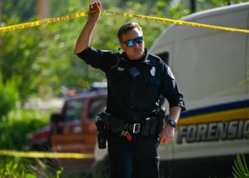 El hijo de una policía mató a dos personas en el tiroteo en seminario de Florida, Estados Unidos