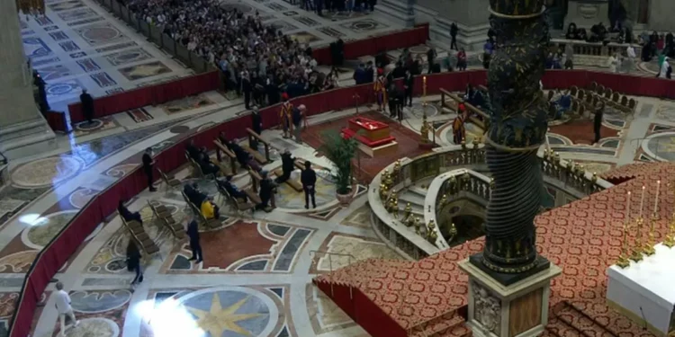 En vivo: se realiza el velatorio entrañable del papa Francisco en la basílica de San Pedro