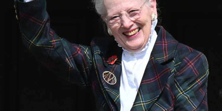 Los gestos más cariñosos del príncipe Christian con su abuela Margarita II de Dinamarca en su 85 cumpleaños