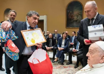 El papa Francisco recibió y agradeció al personal del policlínica donde fue atendido