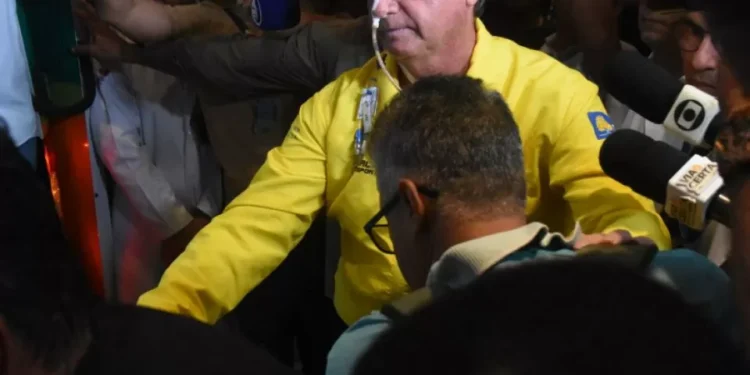 Bolsonaro está ‘estable’ en UCI, a posteriori de una operación de doce horas