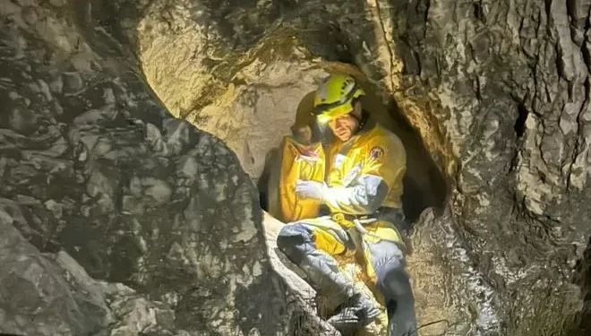 Tratan de rescatar a cuatro hombres atrapados en una cueva de Valencia