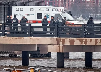 Seis muertos, entre ellos tres niños, en accidente de helicóptero turístico en notificación York