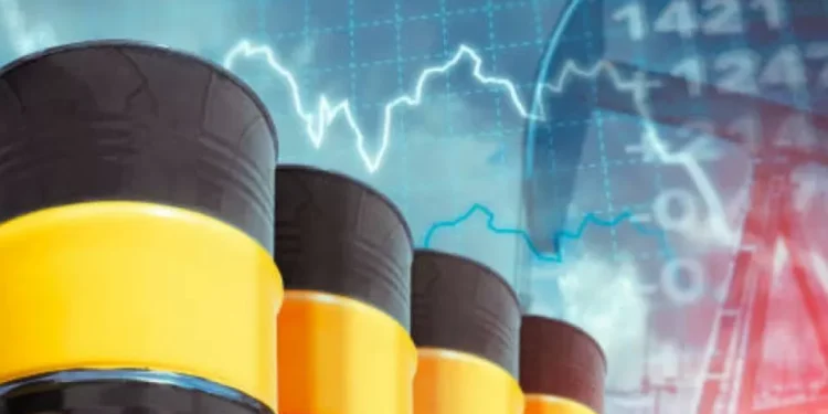 Petróleo cayó este lunes pero limitó sus pérdidas, en medio de la cruzada arancelaria