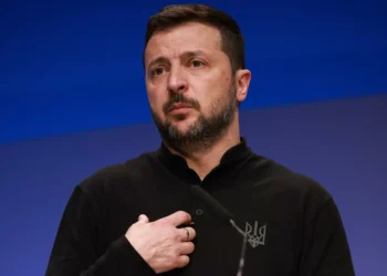 Zelenski denuncia asalto contra población civil y pide suficientes sistemas antiaéreos