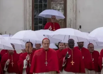 ¿Realidad o ficción? Las similitudes entre la película “Cónclave” y el proceso real que se existirá en Roma