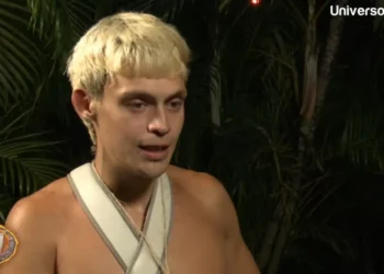 Almácor alucina al verse en el vitral tras abandonar ‘Supervivientes 2025’: “parezco Justin Bieber”